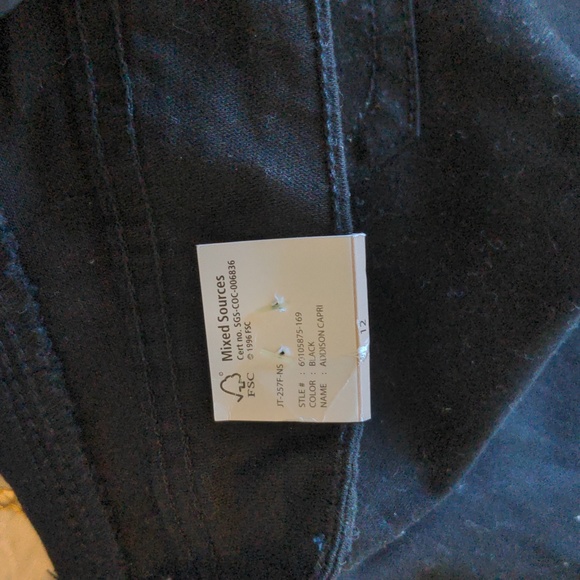 Gloria Vanderbilt Capris - Picture 5 of 6